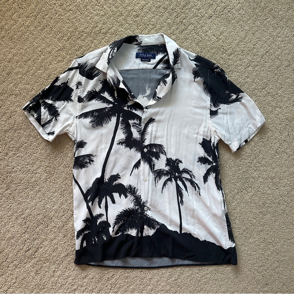 Zara Man Short-Sleeve Black & White PalmTree Print Relaxed Fit Button-Down Shirt